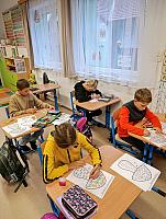 Podzimní výzdoba ve II. třídě 8.10.2025, foto: M. Mičanová, P. Horáková