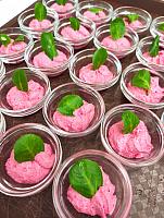 Houska celozrnná, Pomazánka z červené řepy, Okurka, Paprika, Mléko