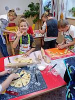 Martin jede... I. třída 11.11.2025, foto: K. Němečková Hospodářská