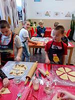 Martin jede... I. třída 11.11.2025, foto: K. Němečková Hospodářská