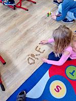 Český jazyk v I. třídě 21.11.2025, foto: K. Němečková Hospodářská