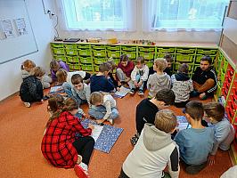 17. listopad ve II. třídě 17.11.2025, foto: Mgr. Monika Mičanová