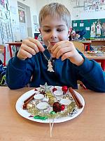 Výroba adventních talířů v I. třídě 28.11.2025, foto: K. Němečková Hospodářská