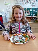 Výroba adventních talířů v I. třídě 28.11.2025, foto: K. Němečková Hospodářská