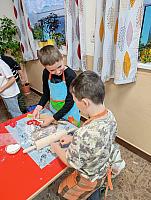 Pečení perníčků ve II. třídě 17.12.2025, foto: M. Mičanová