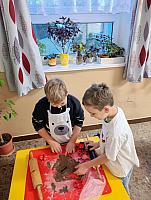 Pečení perníčků ve II. třídě 17.12.2025, foto: M. Mičanová