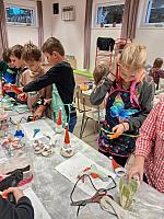 Vánoční tvoření ve II. třídě 3.12.2025, foto: M. Mičanová, P. Horáková