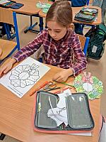 Vánoční tvoření ve II. třídě 3.12.2025, foto: M. Mičanová, P. Horáková