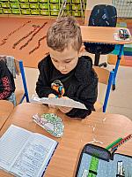 Vánoční tvoření ve II. třídě 3.12.2025, foto: M. Mičanová, P. Horáková