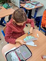 Vánoční tvoření ve II. třídě 3.12.2025, foto: M. Mičanová, P. Horáková