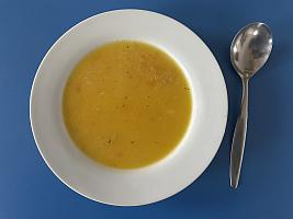 Dýňová krémová polévka s červenou čočkou