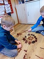 Land art I. třída 6.3.2026, foto: K. Němečková Hospodářská