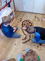 Land art I. třída 6.3.2026, foto: K. Němečková Hospodářská