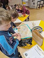 Návštěva knihovny a kina ve Velešíně 20.3.2026, foto: M. Mičanová, P. Horáková