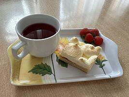 Maďarské menu: Rákóczi túrós (meruňkový koláč), ovoce, čaj