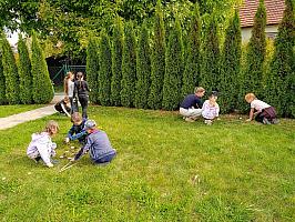 Venkovní tvoření a pletí zahrady ve III. třídě 2.10.2026, foto: M. Mičanová