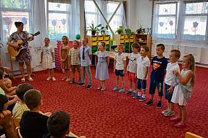 Rozloučení s předškoláky 2025, autor: Mgr. Jan Švec , učitelky MŠ